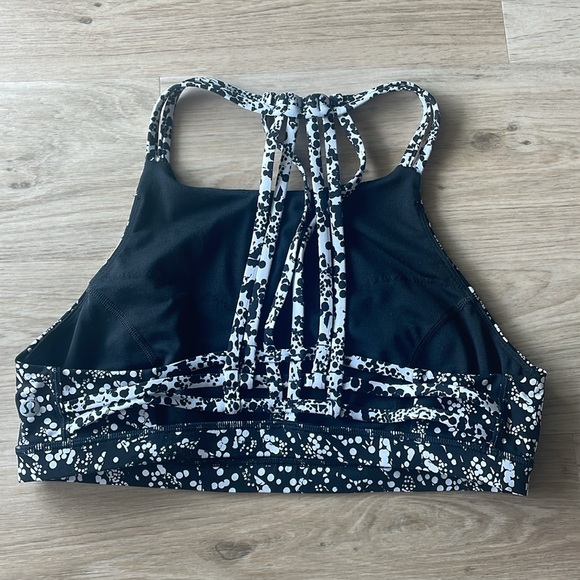 Lululemon Slide with me Bra Size 10 - Picture 3 of 4